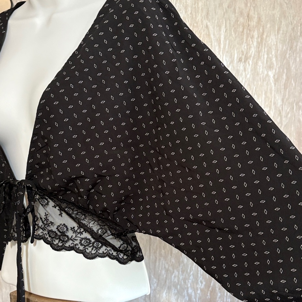 Love Tree Black diamond dot Lace Trim Cropped Topper - Picture 2 of 4